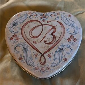 Vintage Brighton Floral Heart Tin. Empty exc condition